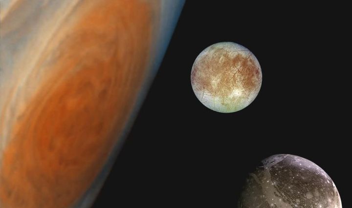 Fotomontaggio di Giove e i suoi satelliti medicei in scala di grandezza.