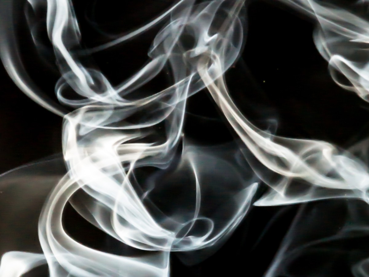 Una nuvola di fumo mi è volata in faccia